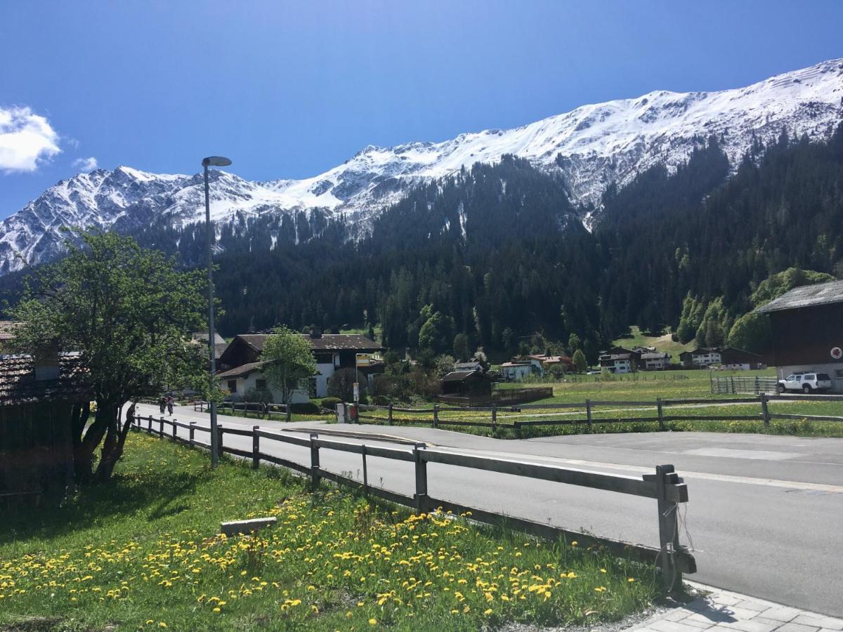 Ferienwohnung Uf Z'Enisch Klosters Exterior photo
