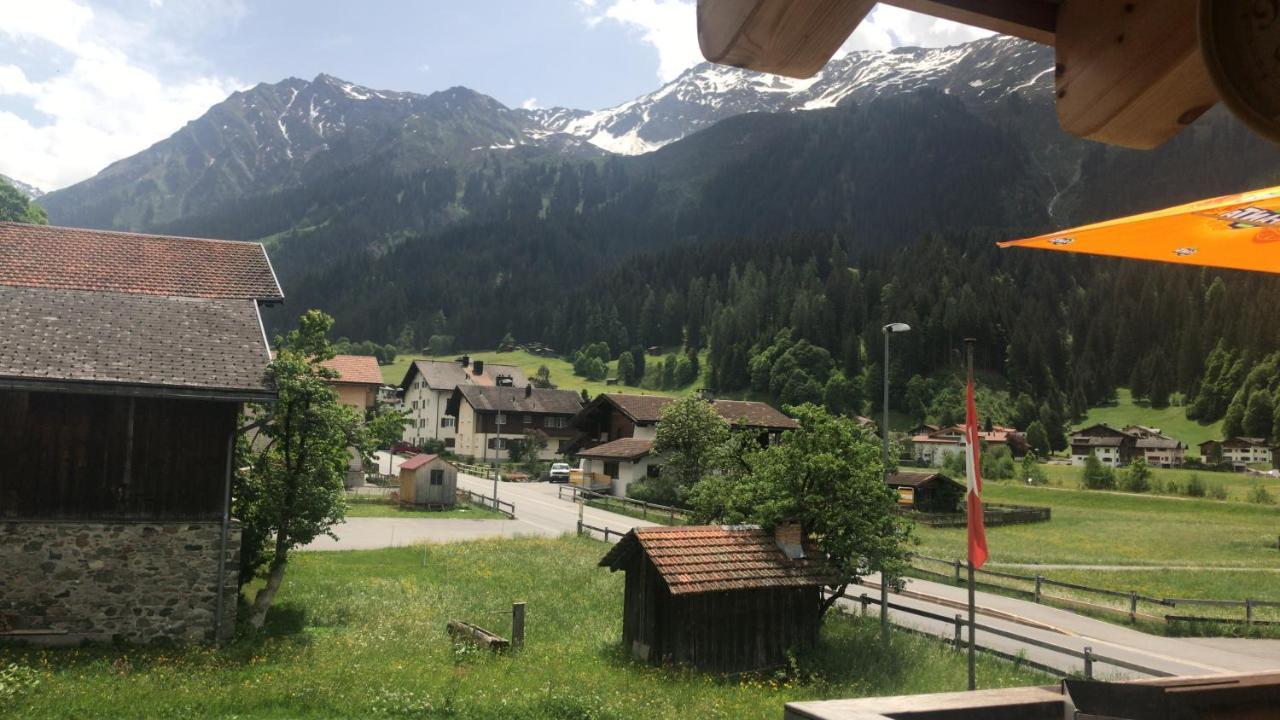 Ferienwohnung Uf Z'Enisch Klosters Exterior photo